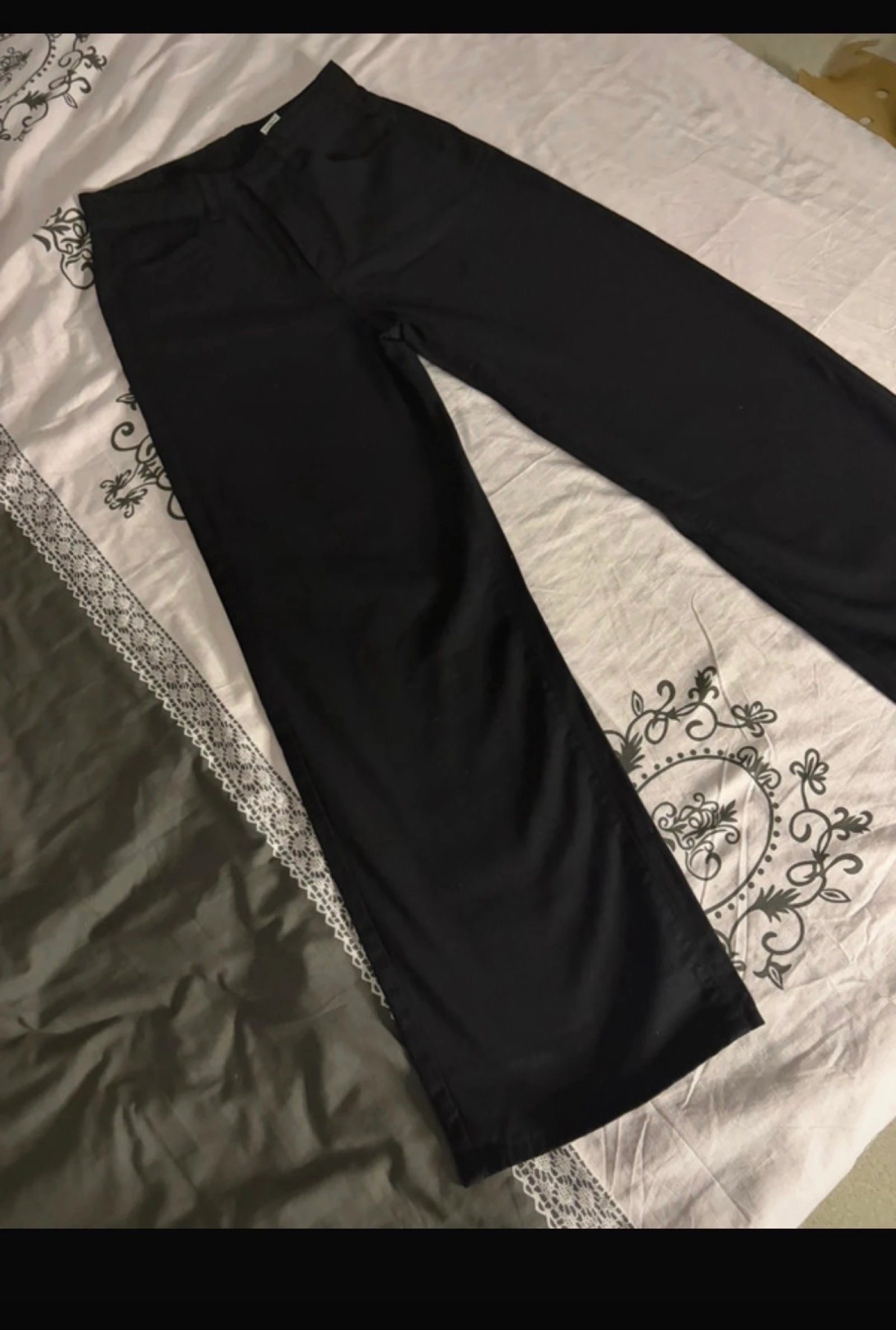 Pantalon noir wide leg taille haute
